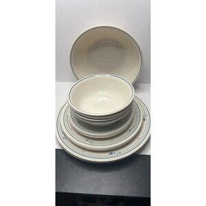 Vtg Corelle Country Violets Dinnerware Set plates bowls  17 pc